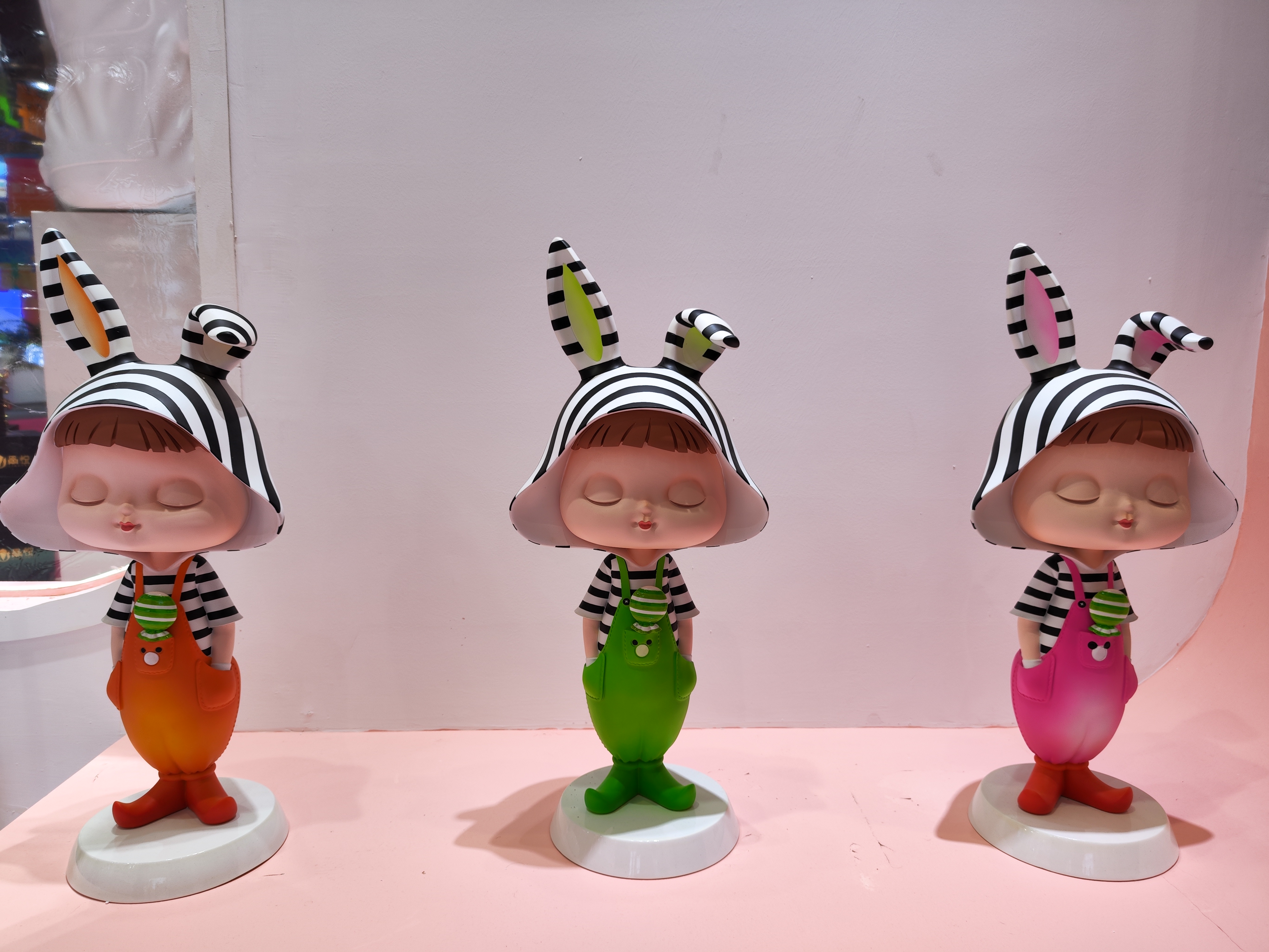 公仔产品以其独特的魅力深受消费者的喜爱